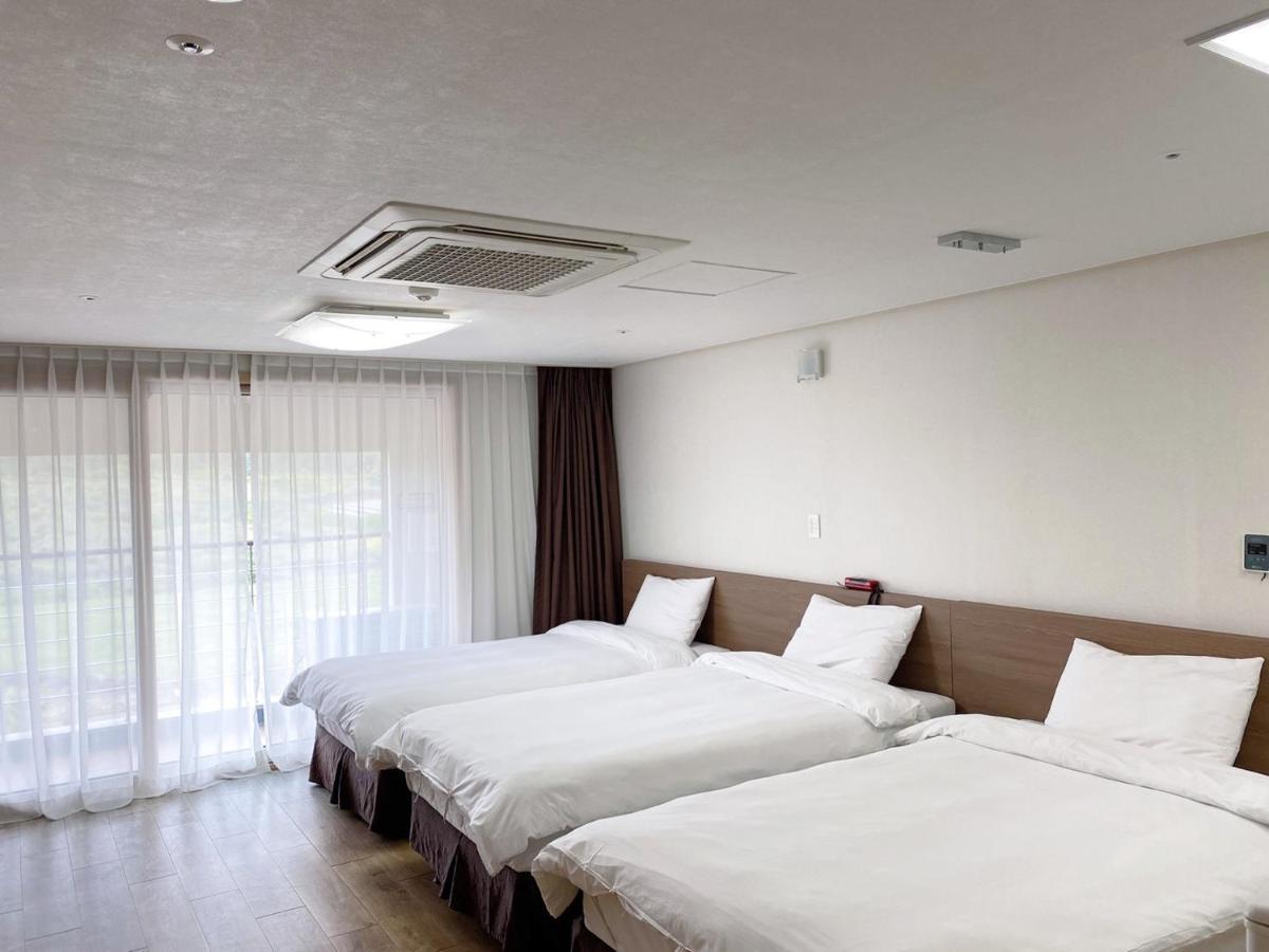 Hi Jeju Hotel Kültér fotó